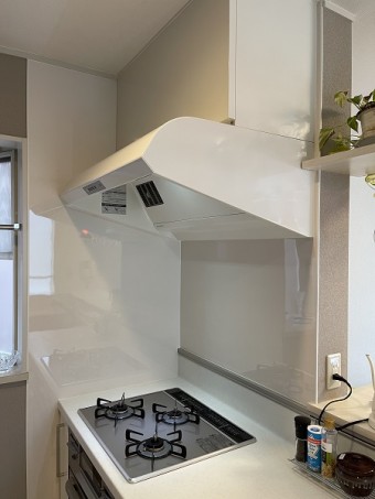 吊戸棚を撤去して、すっきり機能的な対面キッチンに　世田谷区M様邸